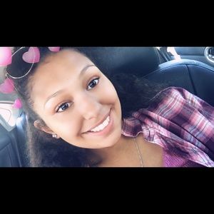 Meet your Posher, Kayla